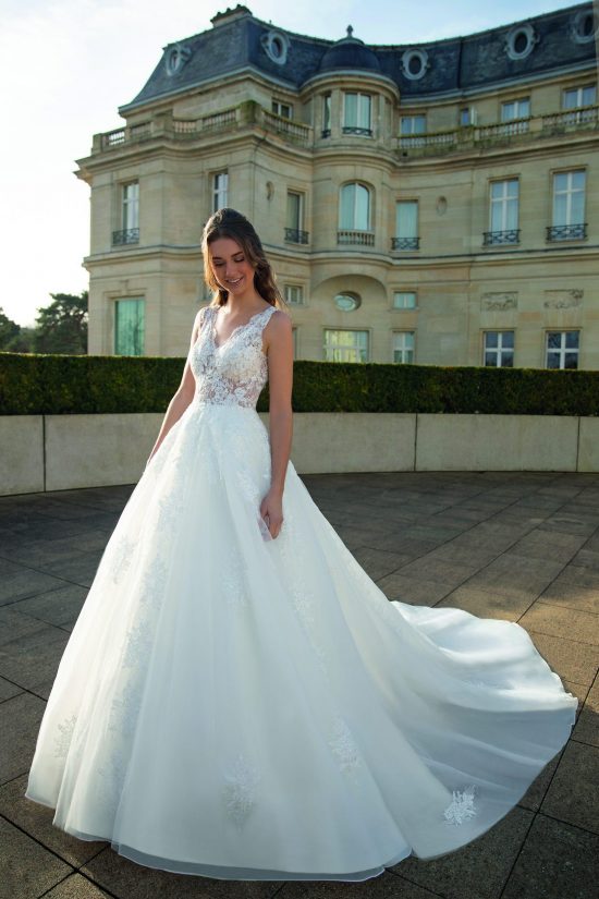 Robe de mariée Esmeralda by Pronuptia chez Elegance Nuptiale