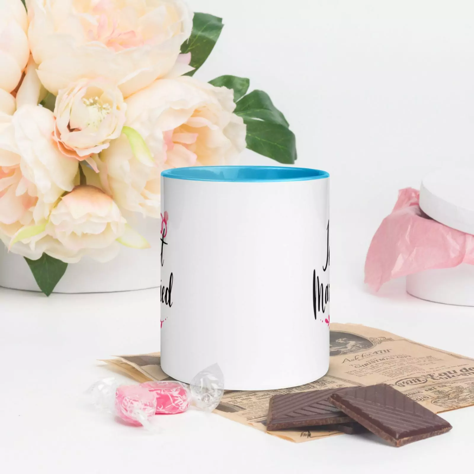Mug Just Married à Intérieur Coloré – Image 9