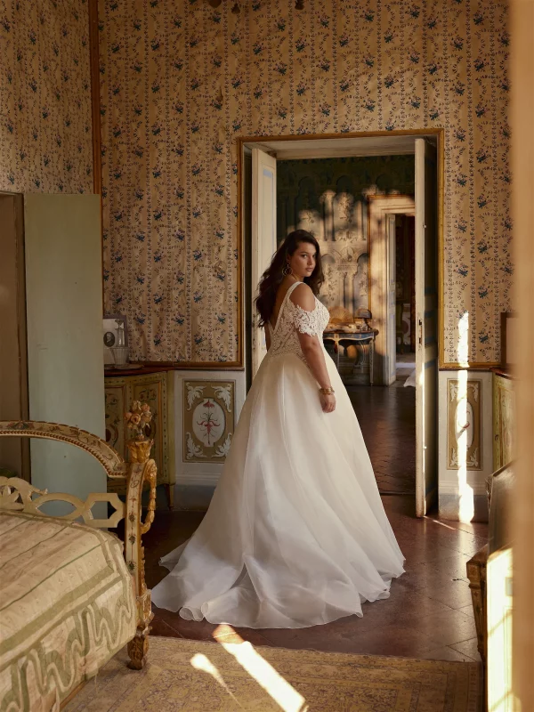 Robe de mariée DUPREE CURVES 2025 – Image 3